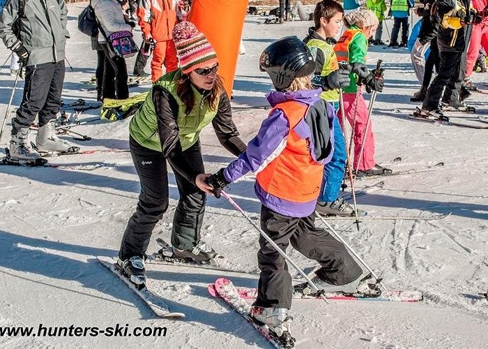 שיעורי סקי לילדים בבורובץ credit to viator.com